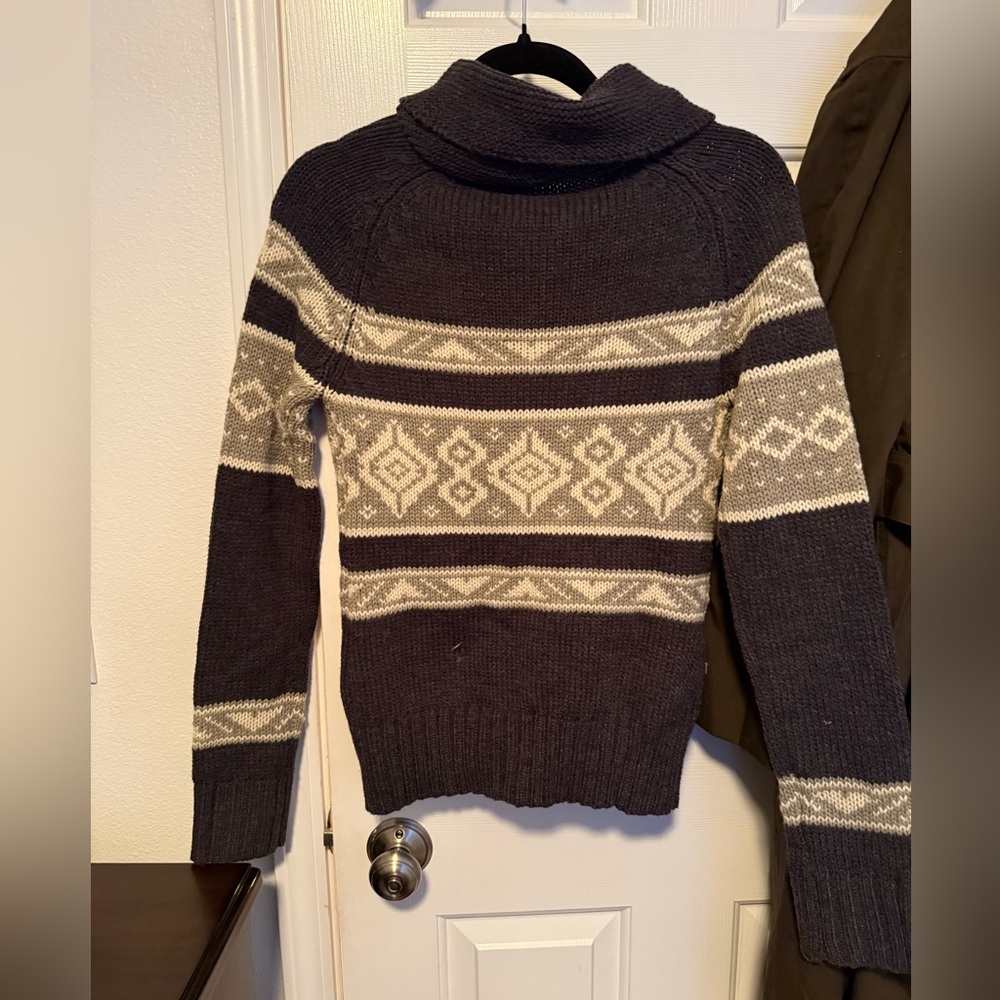 G:21 Nordic sweater size small